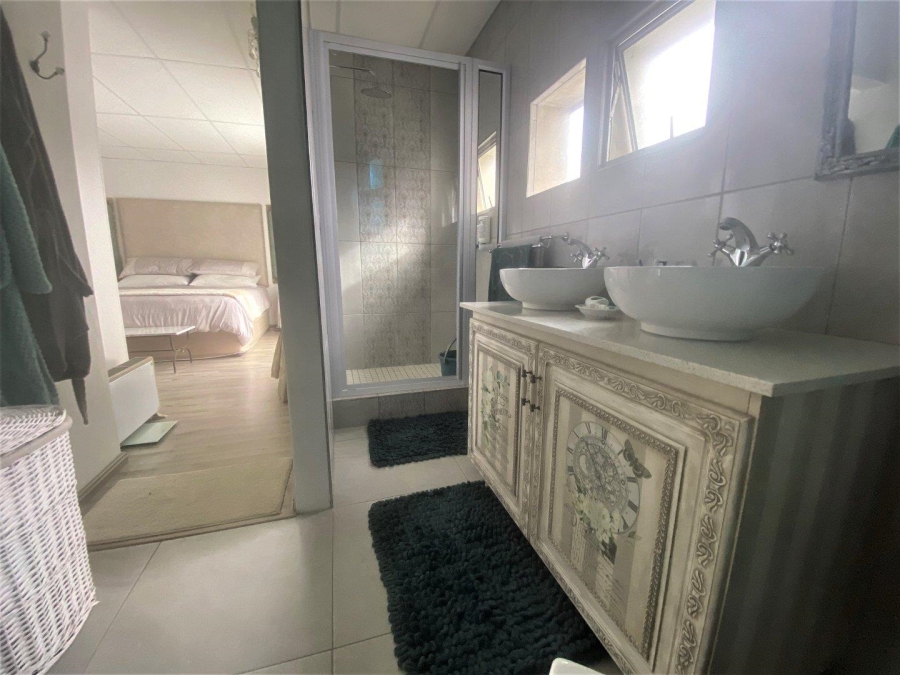 3 Bedroom Property for Sale in Wavecrest Eastern Cape